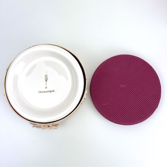 Williams Sonoma Wine Series Embossed Appetizer Luncheon Plates Set of 6 - Picture 1 of 7